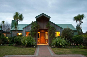 Отель Whakaipo Lodge  Таупо